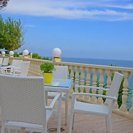 Lara Hotel 3*